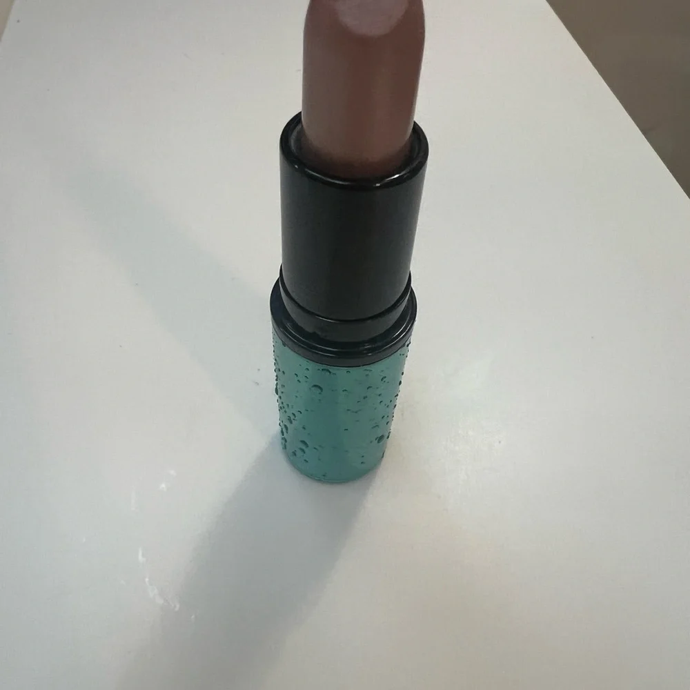 COPY - MAC DISCONTINUED Alluring Aquatic Frost Lipstick- PET ME PLEASE NIB - Picture 2 of 2